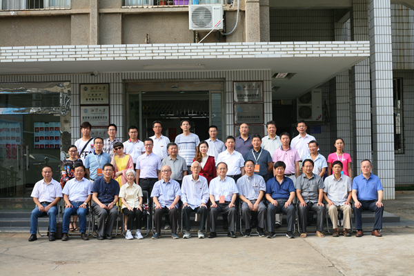60周年校庆304.cam永利集团员工合影_副本.jpg